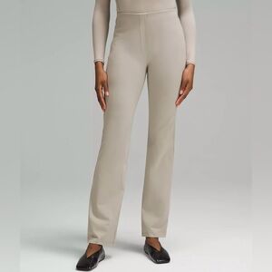 Smooth Fit Pull-On High-Rise Pant
Regular Lululemon "Riverstone"